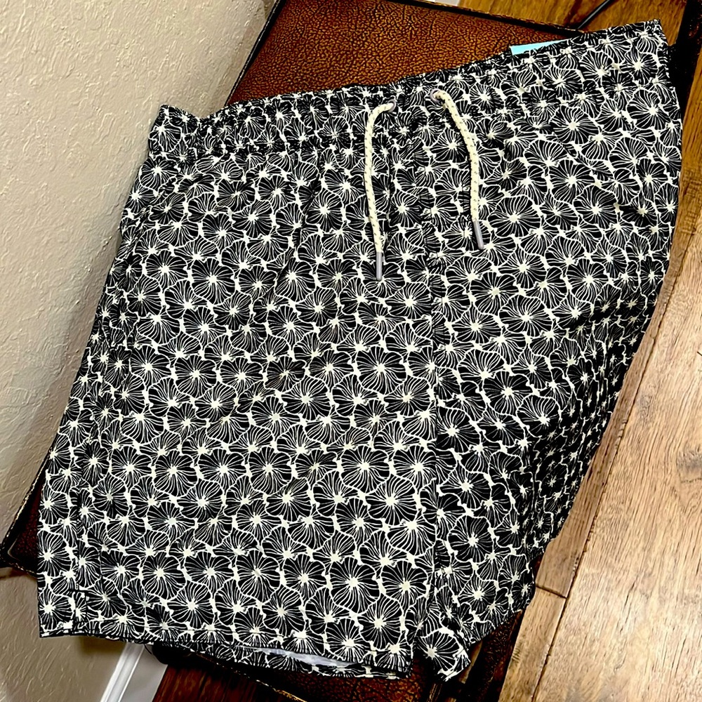 Brand New Laguna Swimwear UPF 50+ Relaxed Fit Quick Dry Shorts does Land or Sea!